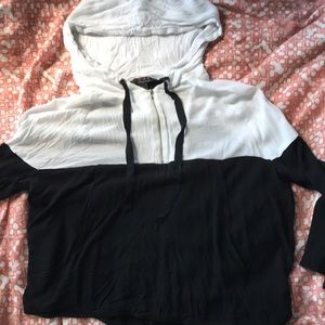 Half white and black thin sweater